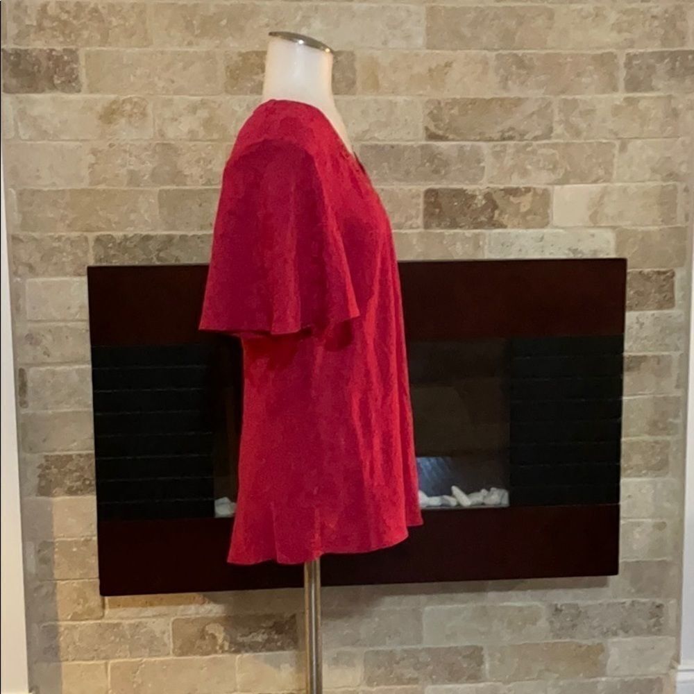 KWoman Red Top - Picture 3 of 5
